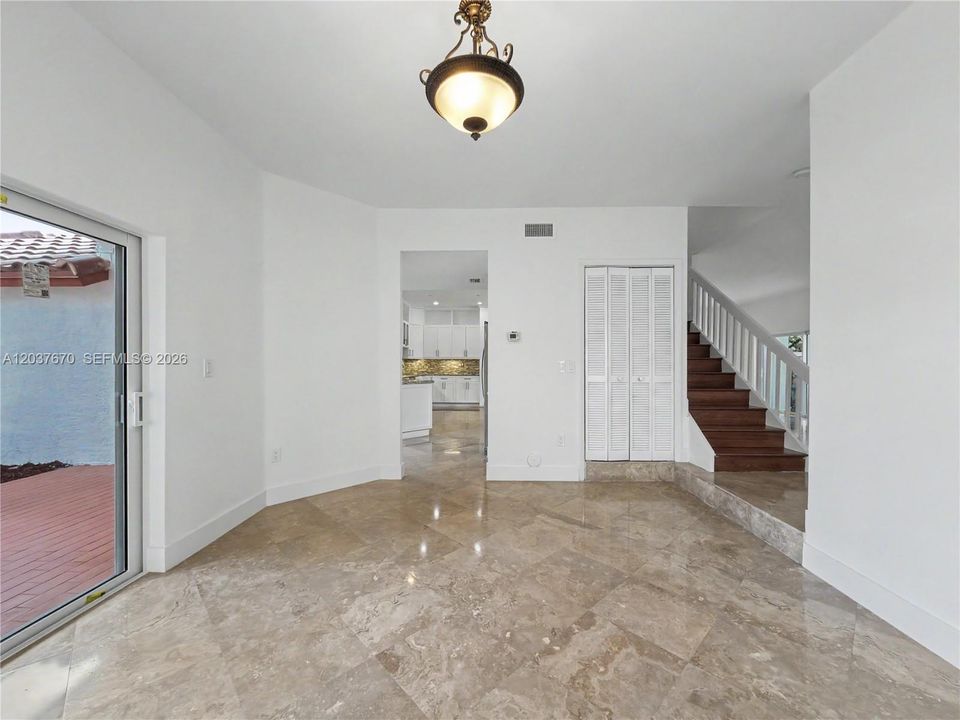 En Venta: $1,195,000 (4 camas, 3 baños, 2588 Pies cuadrados)