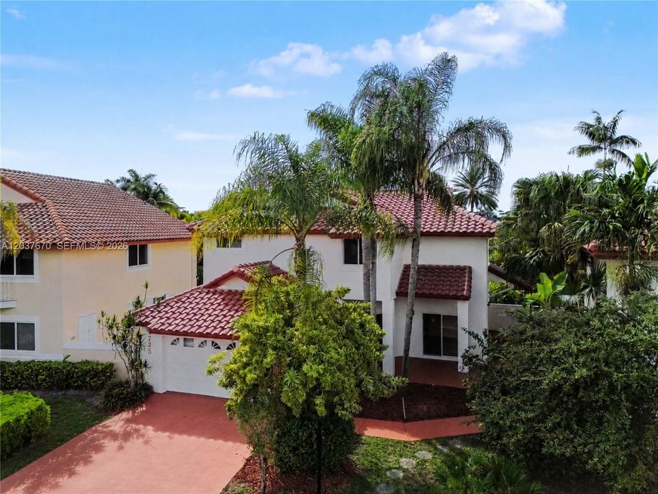 En Venta: $1,195,000 (4 camas, 3 baños, 2588 Pies cuadrados)