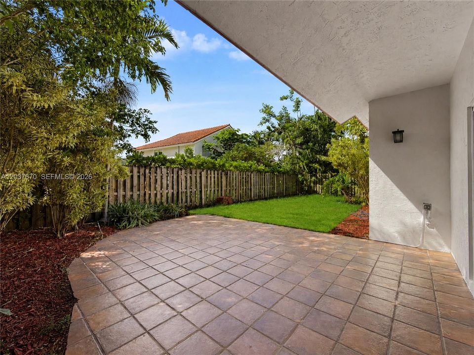 En Venta: $1,195,000 (4 camas, 3 baños, 2588 Pies cuadrados)