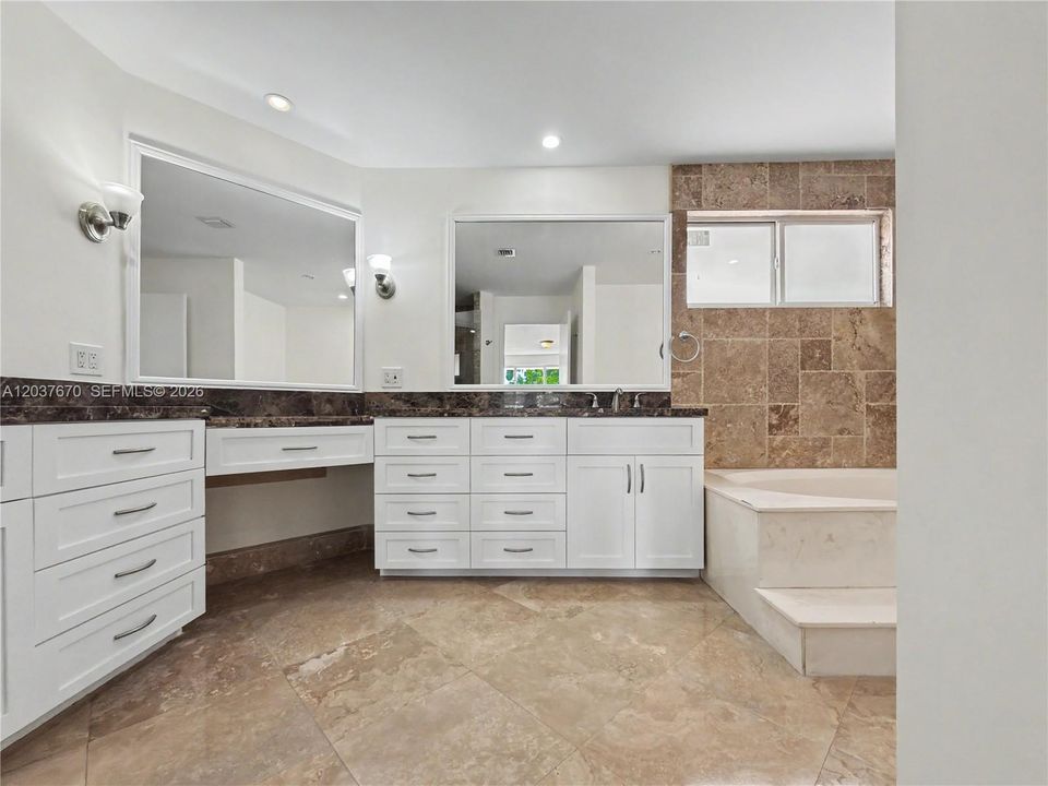 En Venta: $1,195,000 (4 camas, 3 baños, 2588 Pies cuadrados)