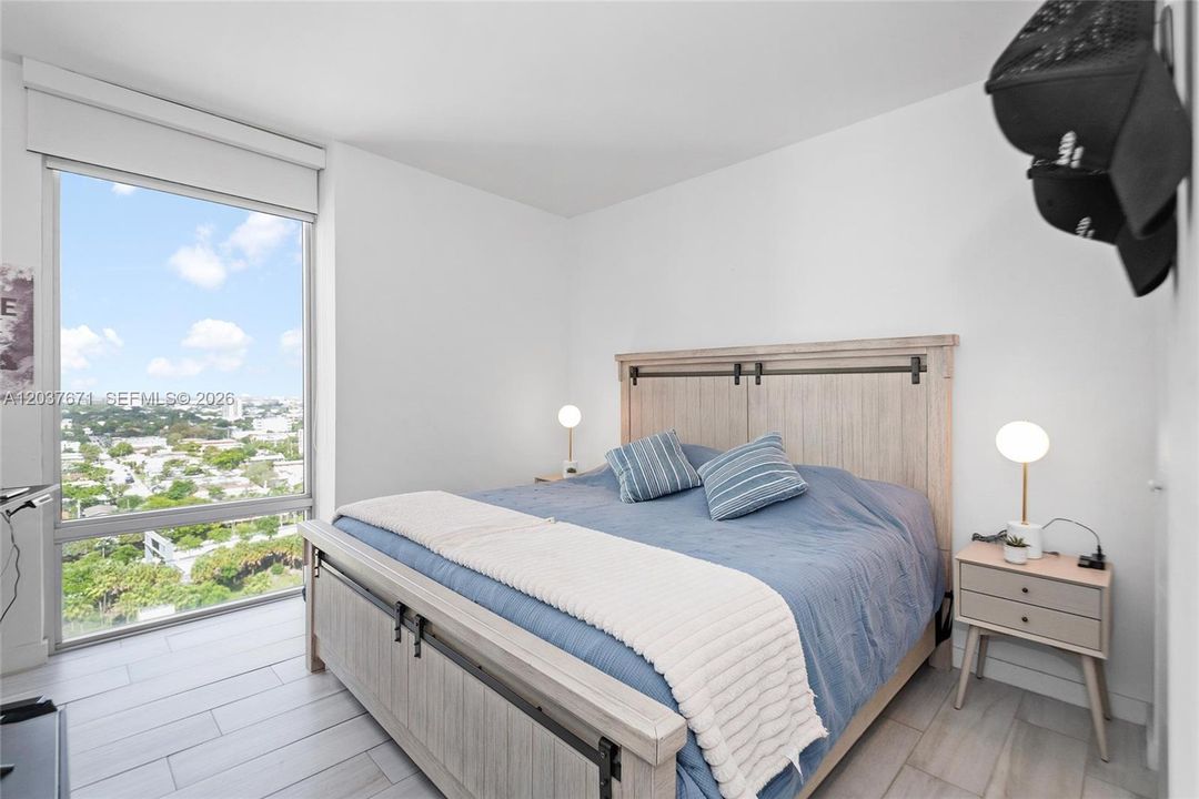 В аренду: $4,000 (2 спален, 2 ванн, 1037 Квадратных фут)
