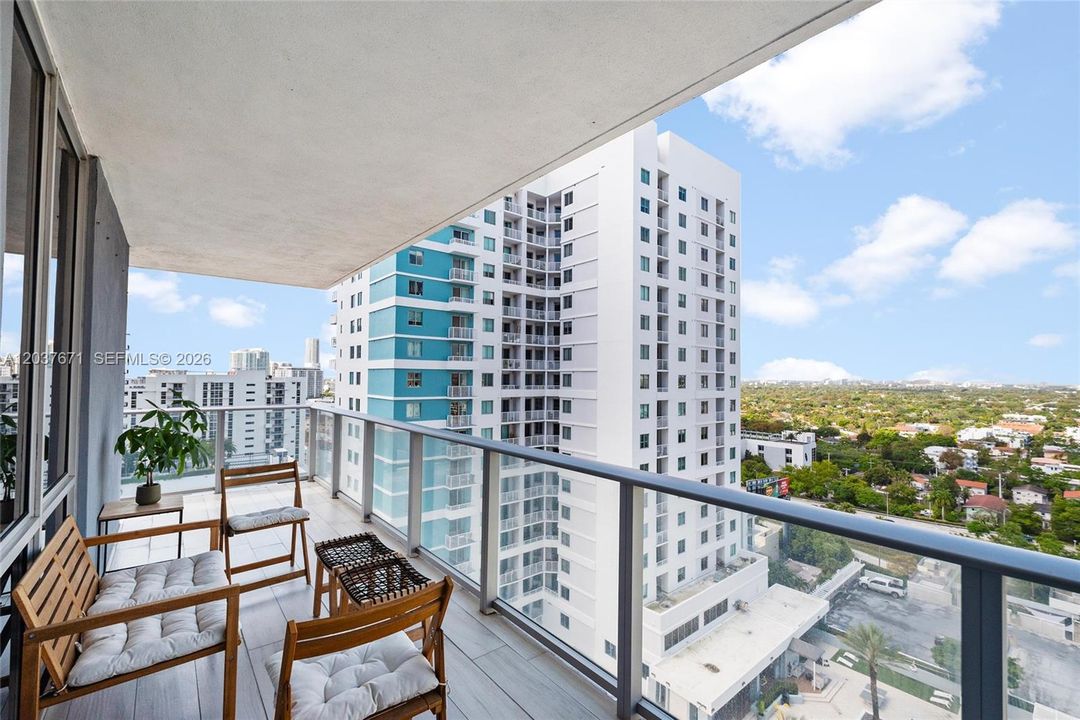 В аренду: $4,000 (2 спален, 2 ванн, 1037 Квадратных фут)