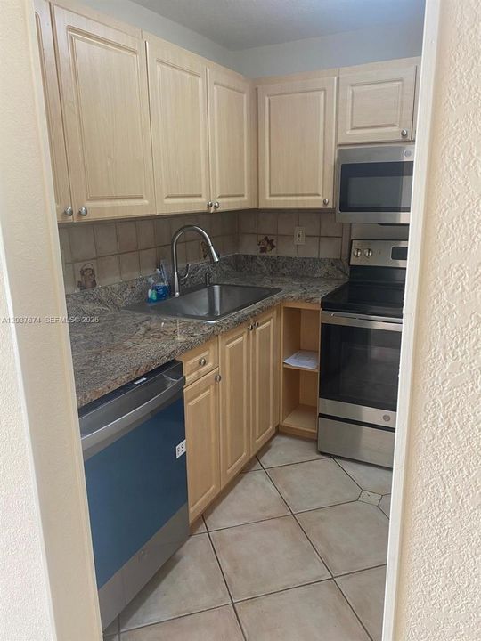 В аренду: $2,200 (2 спален, 2 ванн, 870 Квадратных фут)