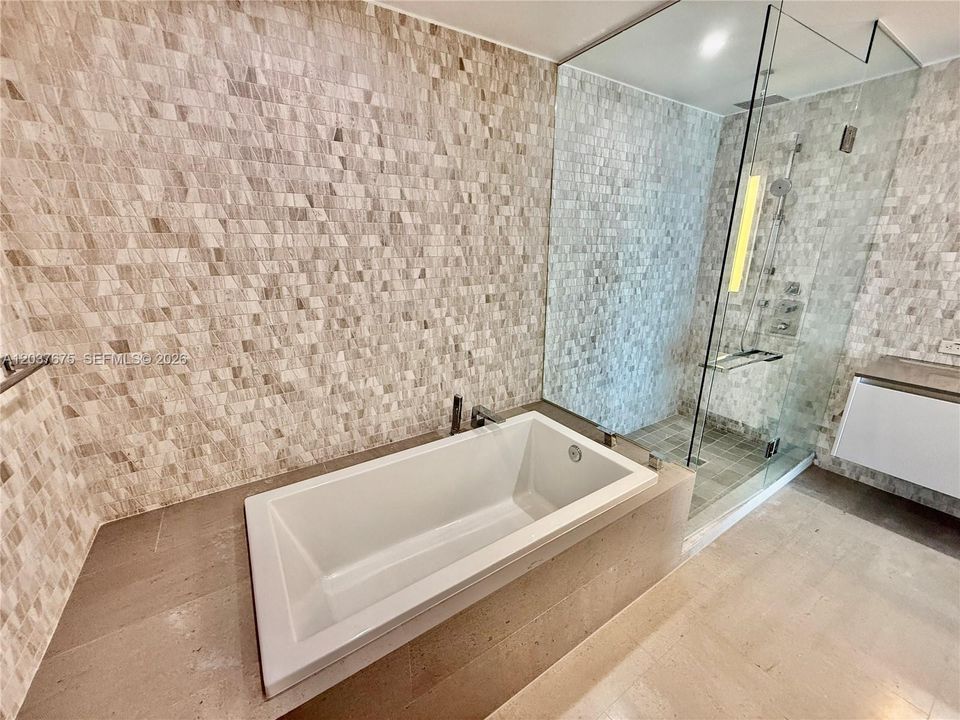 En Venta: $1,097,000 (2 camas, 2 baños, 1244 Pies cuadrados)