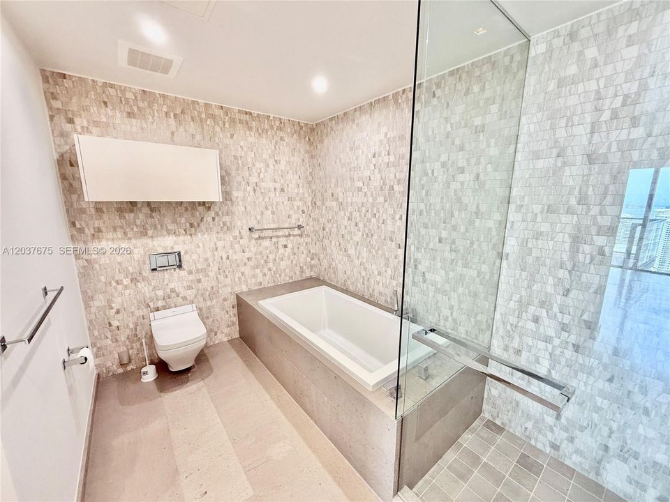En Venta: $1,097,000 (2 camas, 2 baños, 1244 Pies cuadrados)