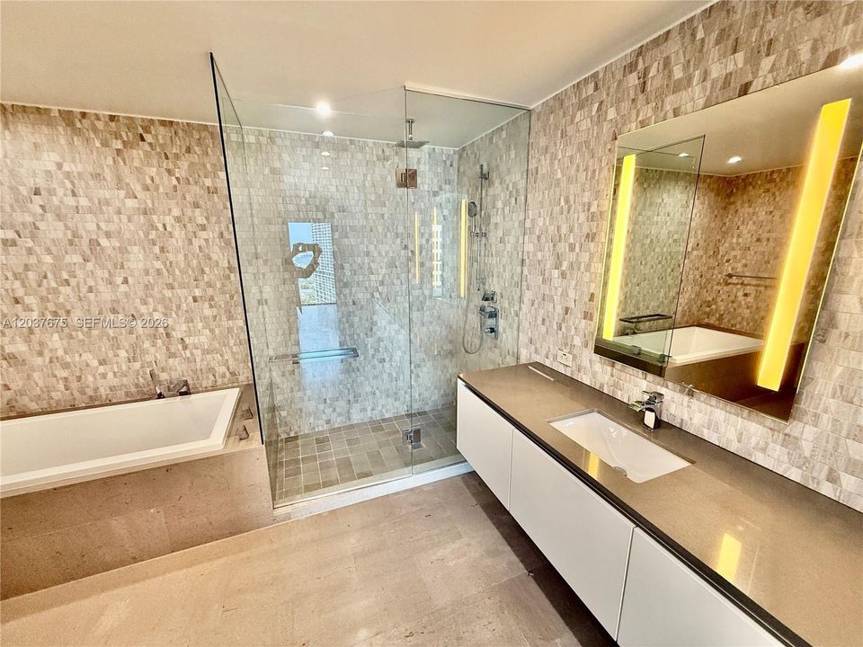 En Venta: $1,097,000 (2 camas, 2 baños, 1244 Pies cuadrados)