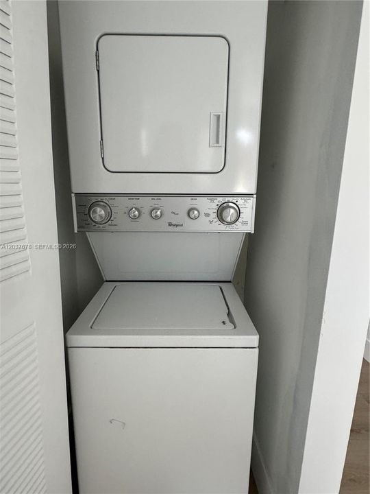 For Sale: $225,000 (2 beds, 2 baths, 1032 Square Feet)