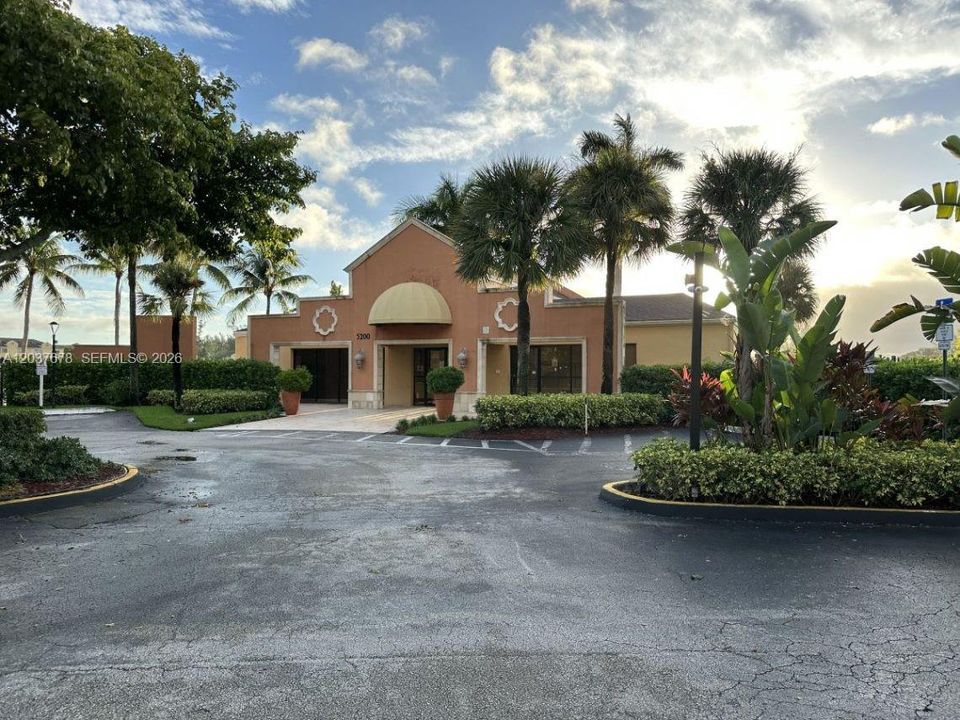 For Sale: $225,000 (2 beds, 2 baths, 1032 Square Feet)