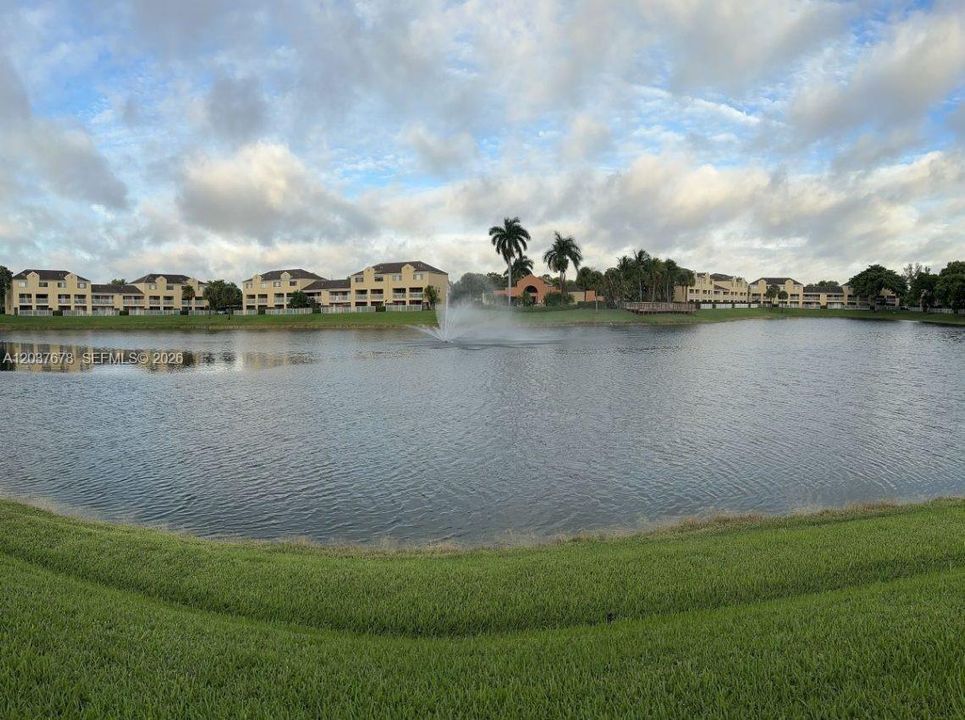 For Sale: $225,000 (2 beds, 2 baths, 1032 Square Feet)
