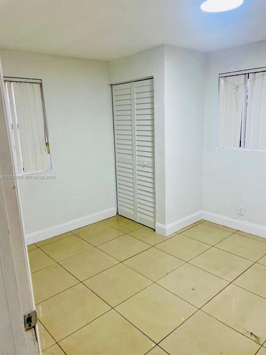 For Rent: $1,350 (1 beds, 1 baths, 450 Square Feet)