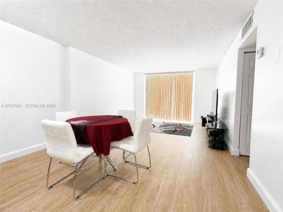 В аренду: $1,800 (1 спален, 1 ванн, 777 Квадратных фут)