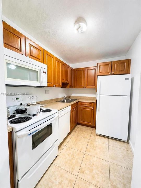 В аренду: $1,800 (1 спален, 1 ванн, 777 Квадратных фут)