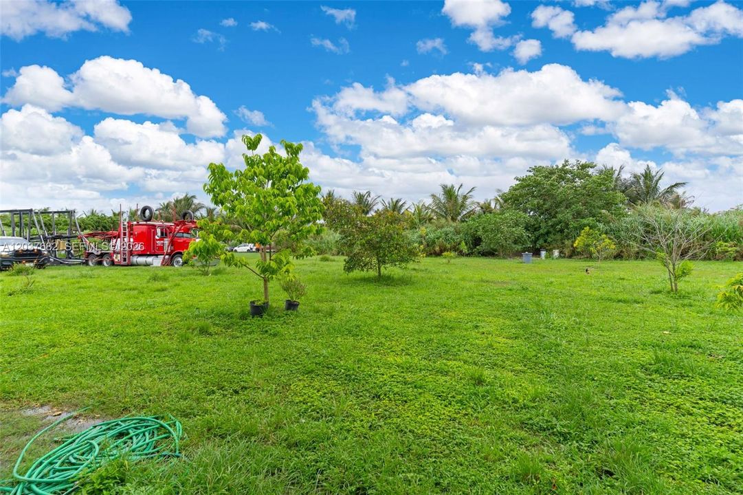 For Sale: $999,900 (2 beds, 2 baths, 1110 Square Feet)