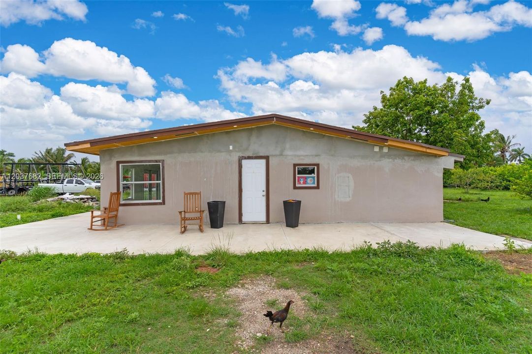 For Sale: $999,900 (2 beds, 2 baths, 1110 Square Feet)