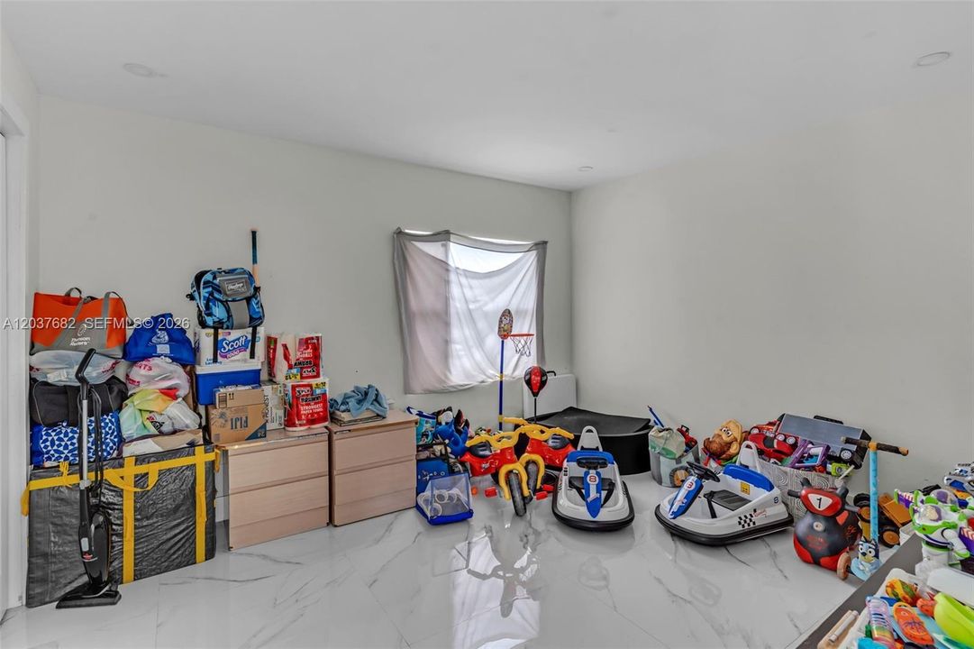For Sale: $999,900 (2 beds, 2 baths, 1110 Square Feet)