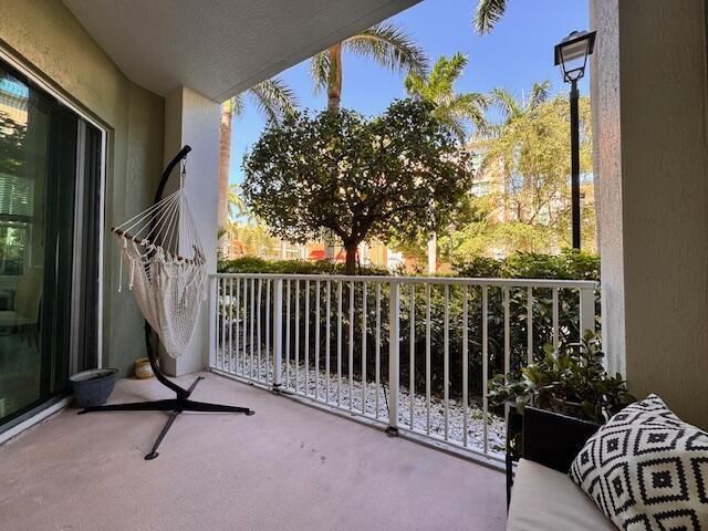 Covered Porch+