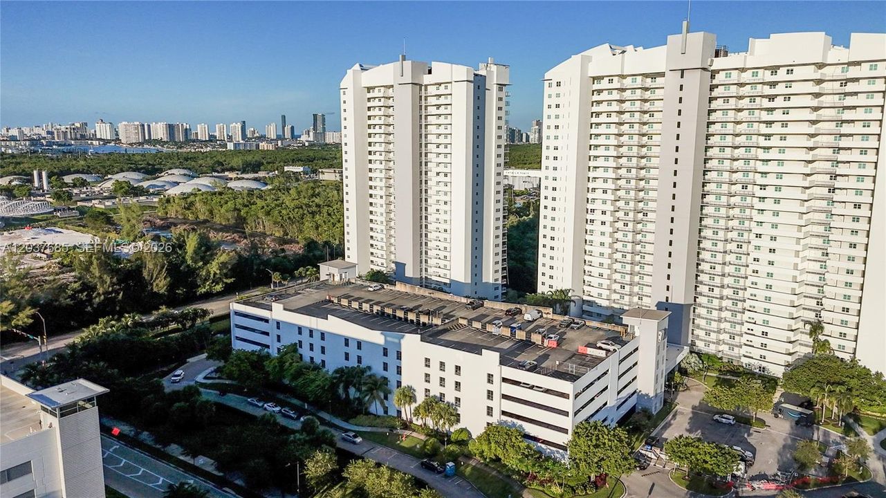 For Sale: $410,000 (2 beds, 2 baths, 1763 Square Feet)