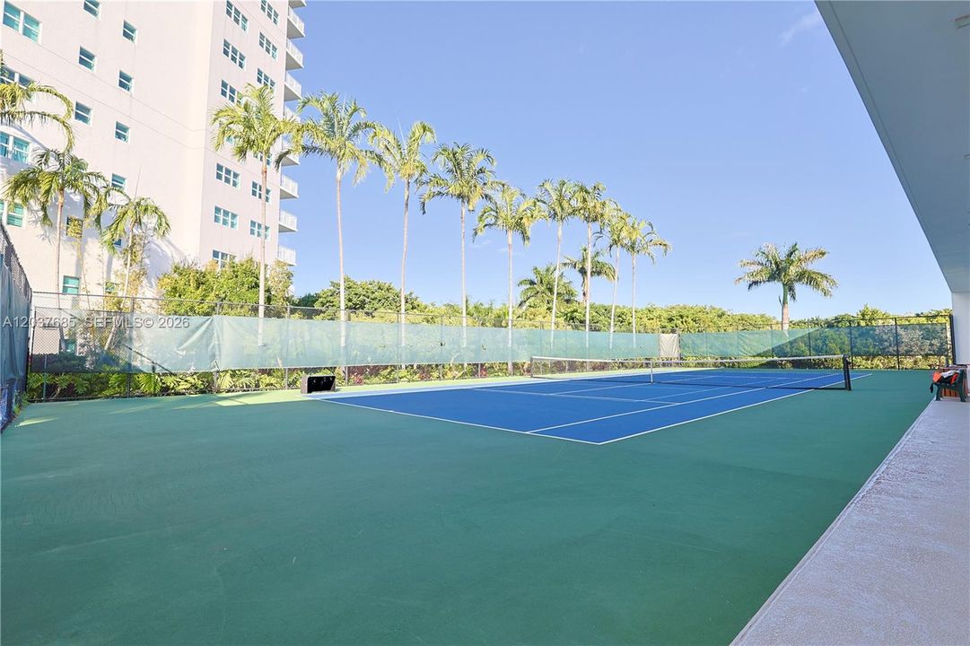 For Sale: $410,000 (2 beds, 2 baths, 1763 Square Feet)