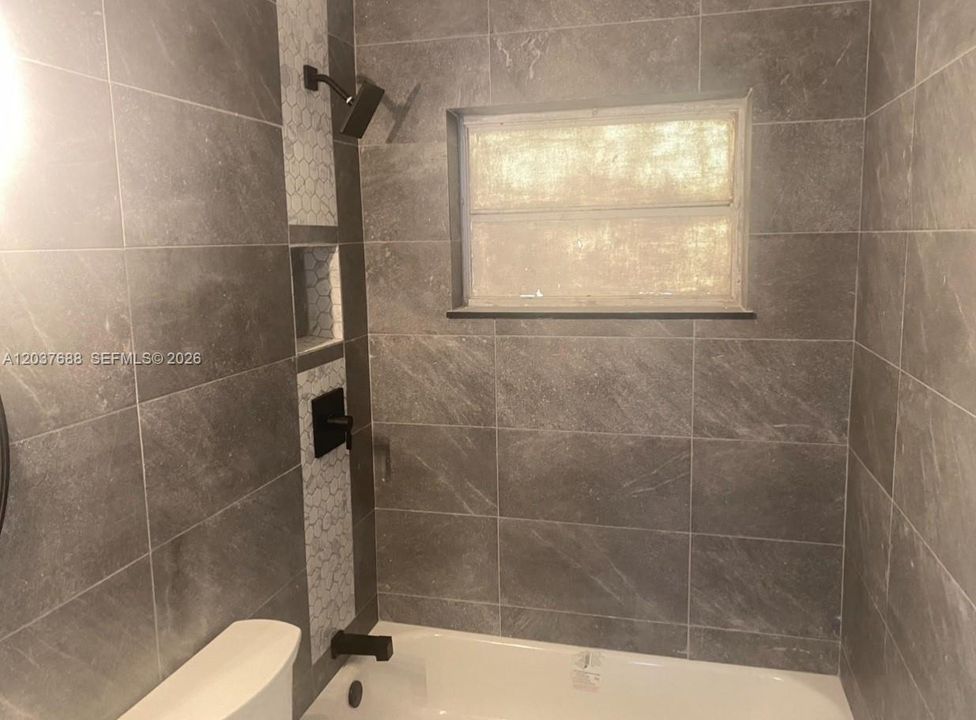 For Rent: $3,000 (3 beds, 2 baths, 1092 Square Feet)