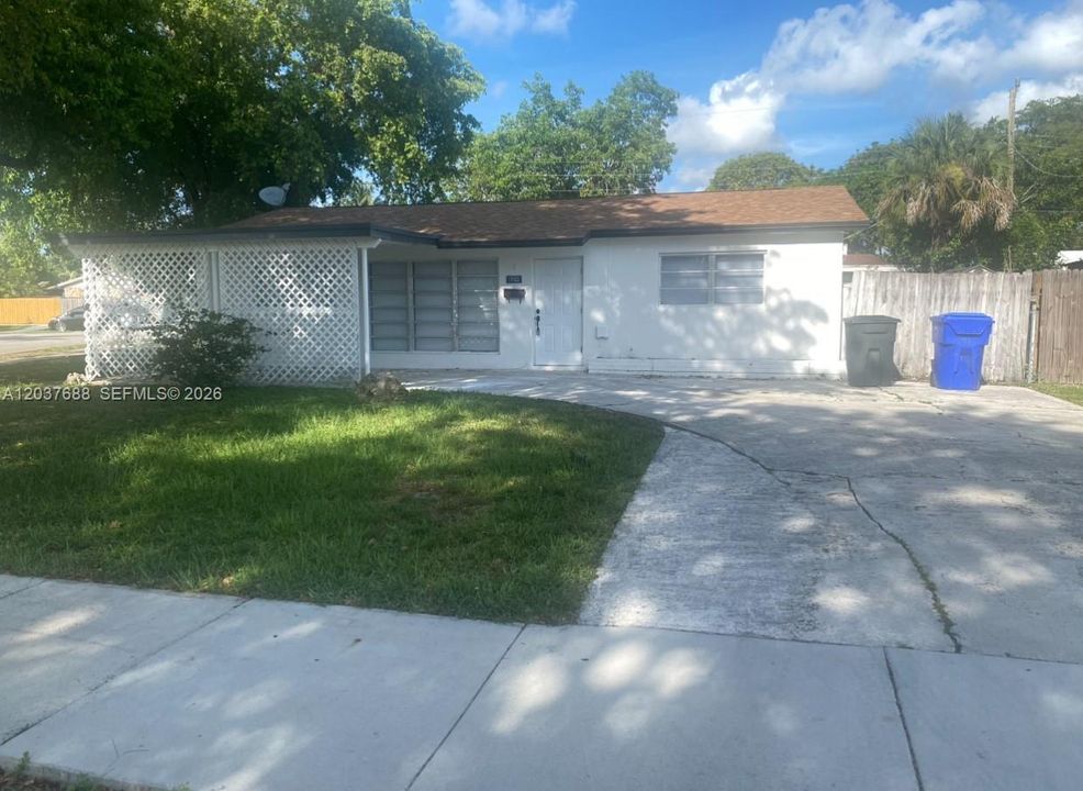 For Rent: $3,000 (3 beds, 2 baths, 1092 Square Feet)