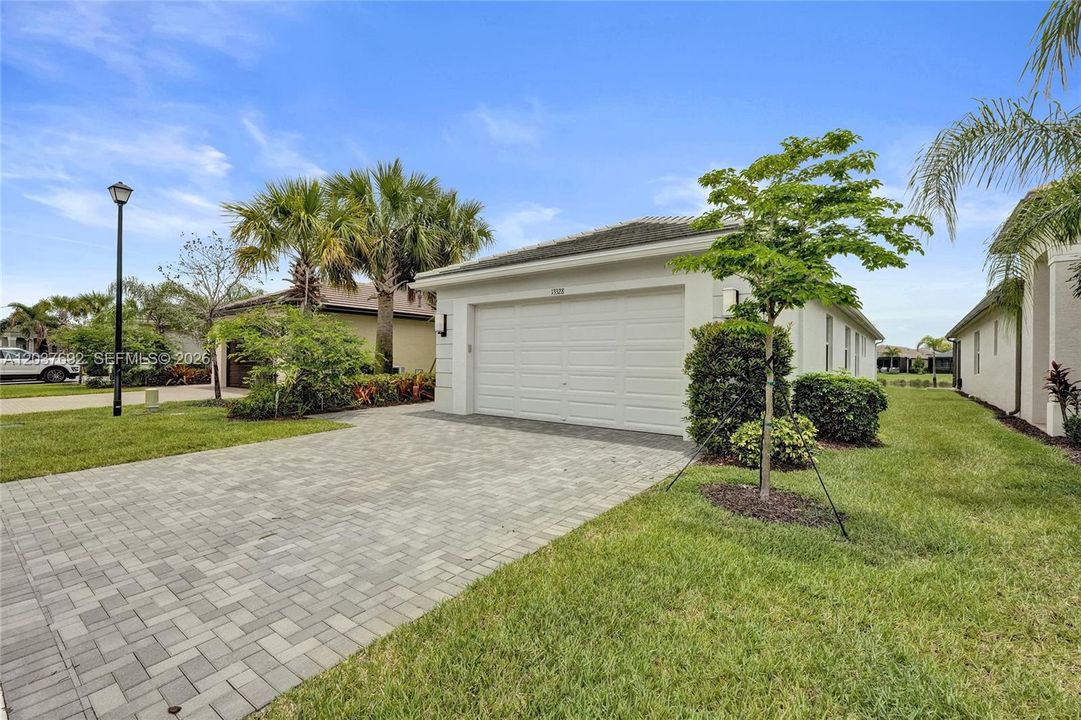 For Rent: $3,850 (4 beds, 2 baths, 2254 Square Feet)