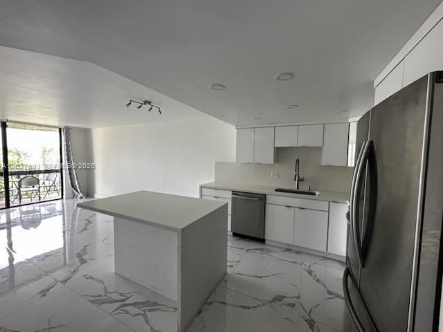 For Rent: $1,945 (1 beds, 1 baths, 703 Square Feet)