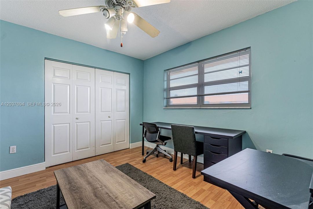 For Rent: $2,200 (2 beds, 1 baths, 945 Square Feet)