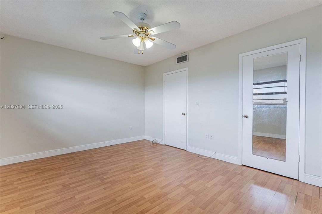 For Rent: $2,200 (2 beds, 1 baths, 945 Square Feet)
