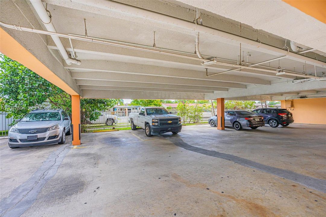 For Rent: $2,200 (2 beds, 1 baths, 945 Square Feet)