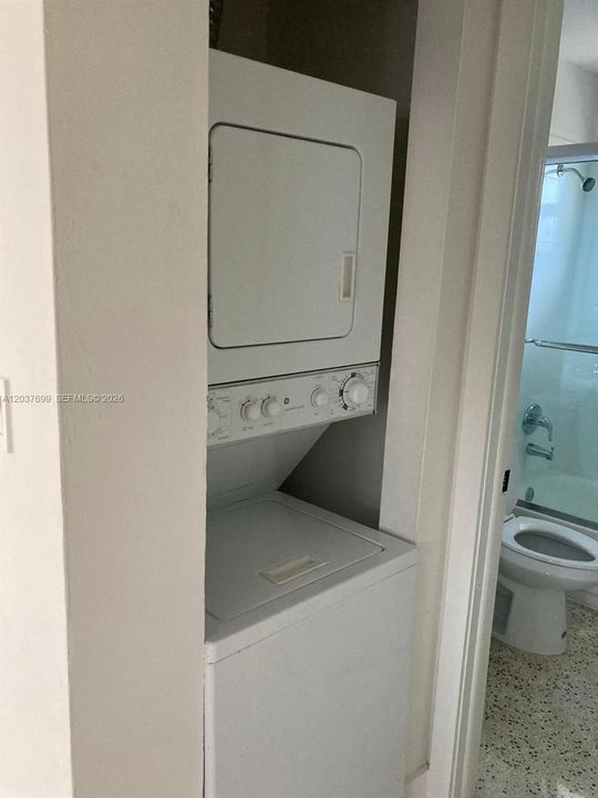 В аренду: $3,100 (2 спален, 1 ванн, 2263 Квадратных фут)