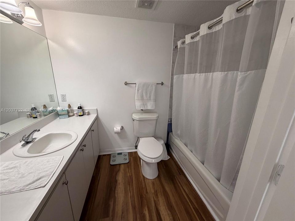 В аренду: $2,700 (2 спален, 2 ванн, 828 Квадратных фут)