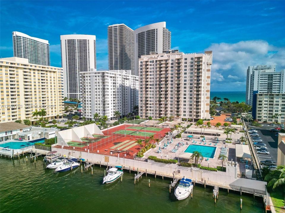 En Venta: $378,000 (1 camas, 2 baños, 1300 Pies cuadrados)