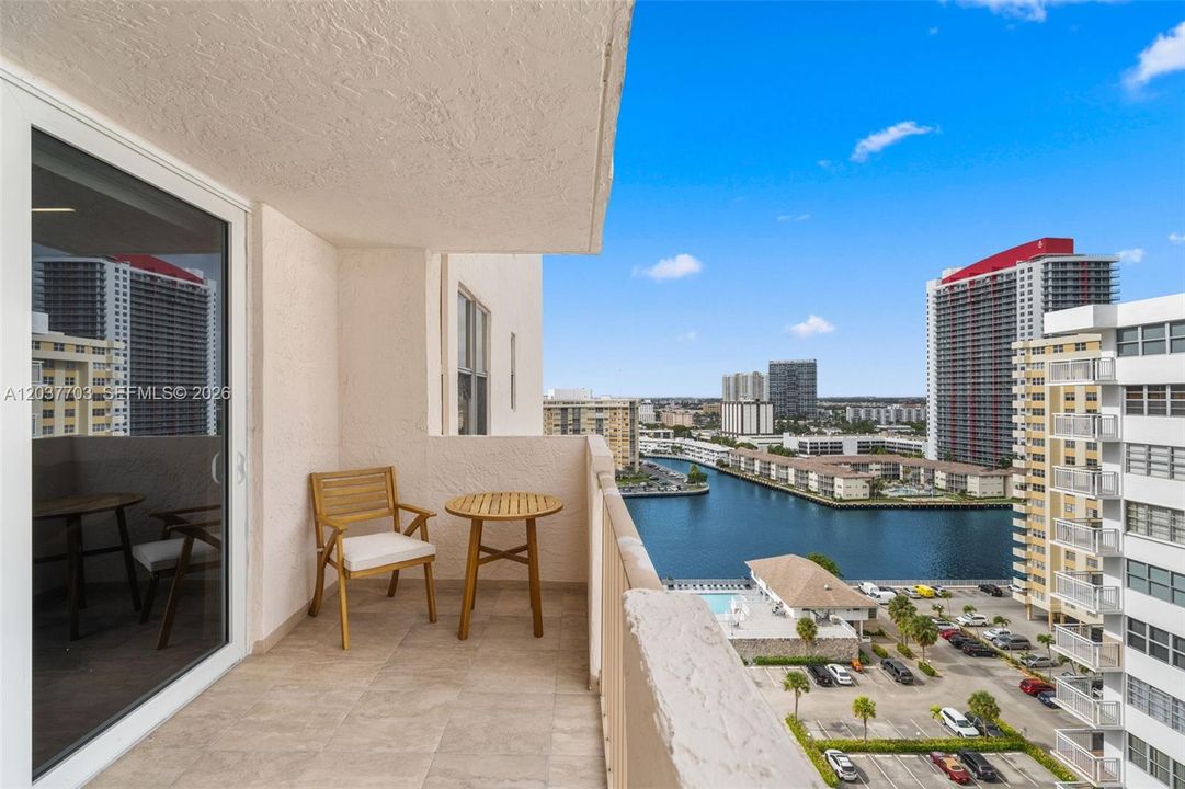 En Venta: $378,000 (1 camas, 2 baños, 1300 Pies cuadrados)
