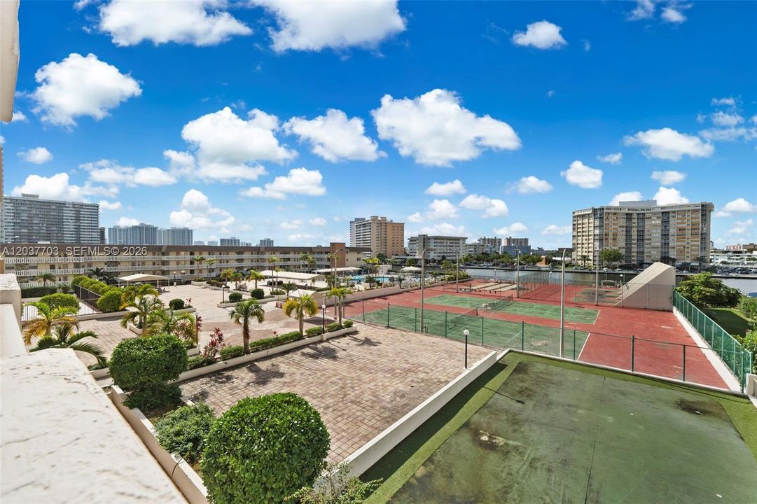 En Venta: $378,000 (1 camas, 2 baños, 1300 Pies cuadrados)