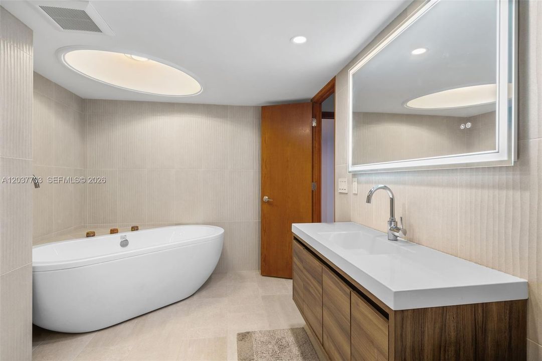 En Venta: $378,000 (1 camas, 2 baños, 1300 Pies cuadrados)