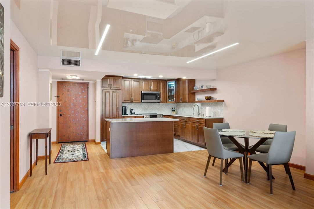 En Venta: $378,000 (1 camas, 2 baños, 1300 Pies cuadrados)