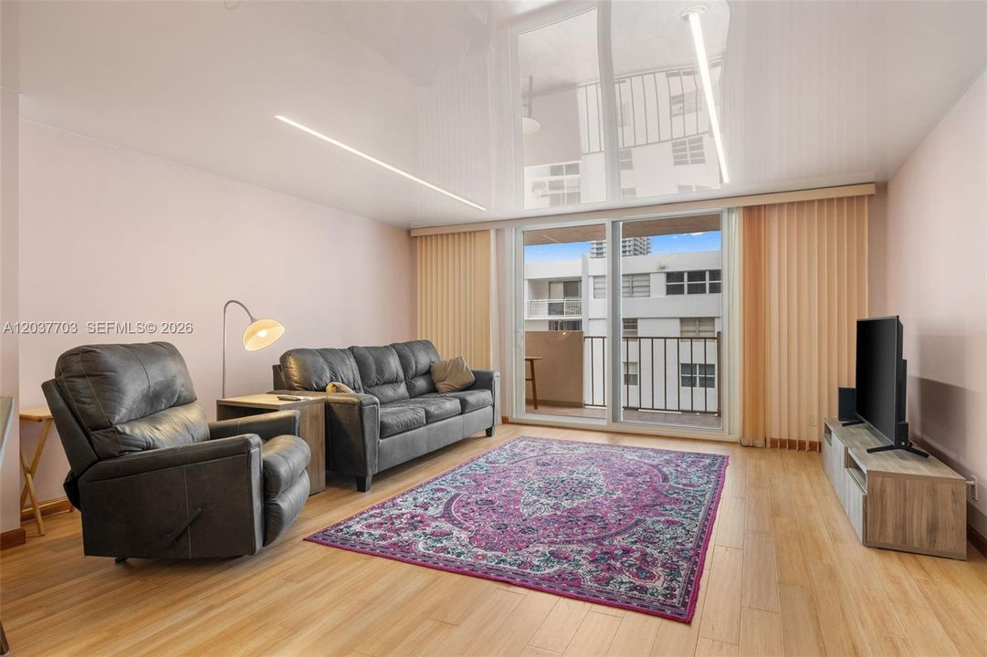 En Venta: $378,000 (1 camas, 2 baños, 1300 Pies cuadrados)
