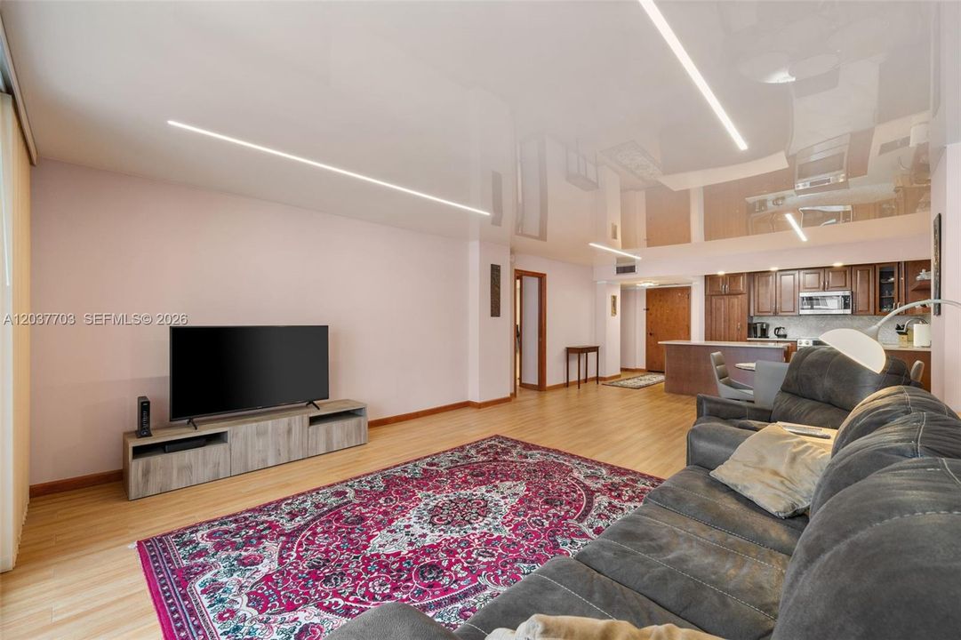En Venta: $378,000 (1 camas, 2 baños, 1300 Pies cuadrados)