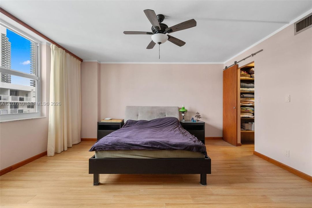 En Venta: $378,000 (1 camas, 2 baños, 1300 Pies cuadrados)