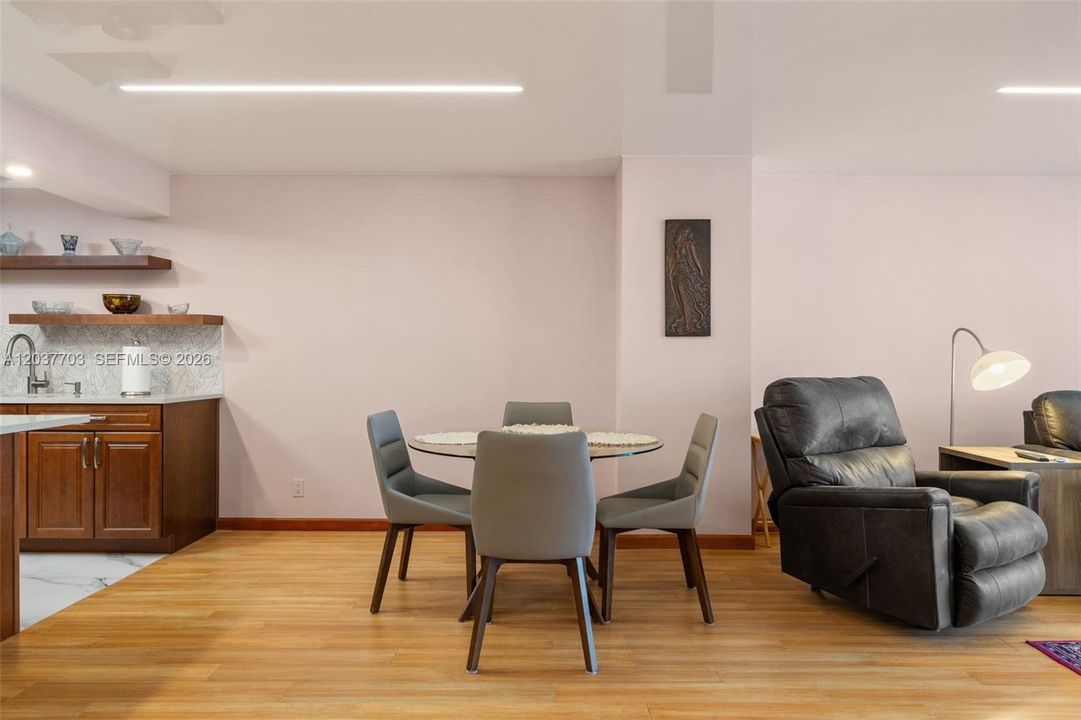 En Venta: $378,000 (1 camas, 2 baños, 1300 Pies cuadrados)