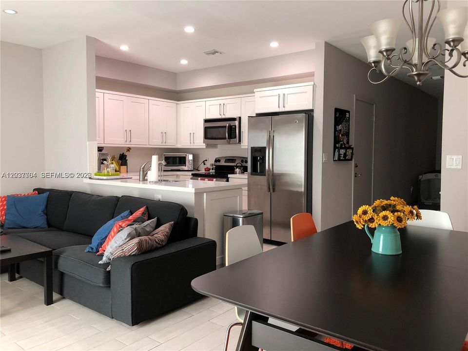 For Sale: $525,000 (3 beds, 2 baths, 1636 Square Feet)