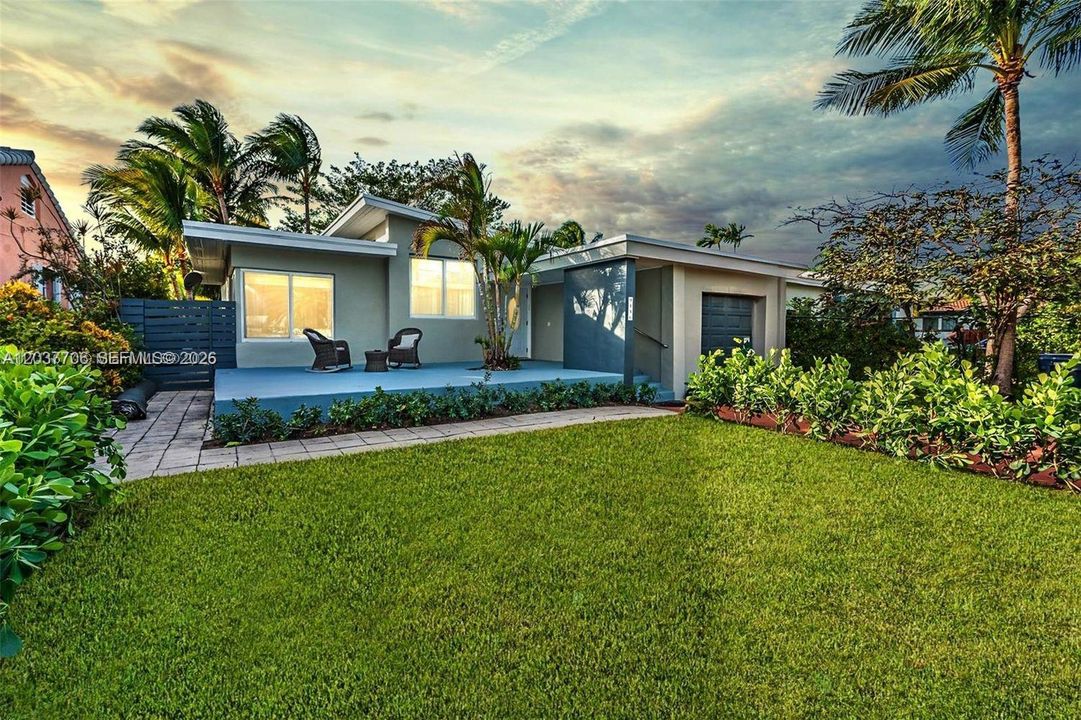 For Sale: $1,595,000 (4 beds, 2 baths, 1967 Square Feet)