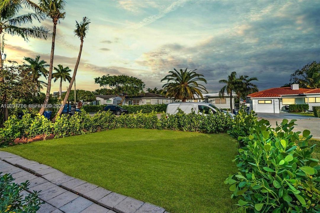 For Sale: $1,595,000 (4 beds, 2 baths, 1967 Square Feet)