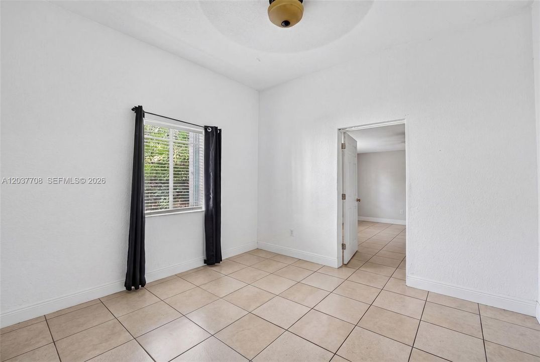 На продажу: $499,000 (4 спален, 2 ванн, 1675 Квадратных фут)