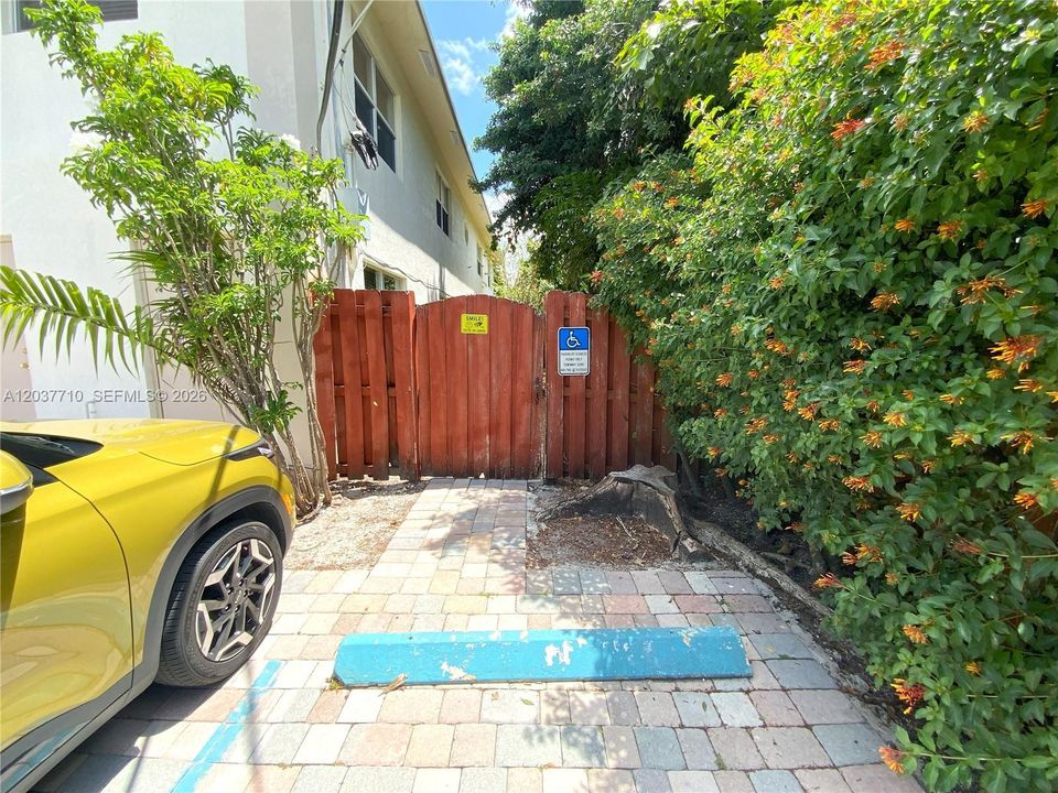 В аренду: $2,250 (2 спален, 1 ванн, 800 Квадратных фут)