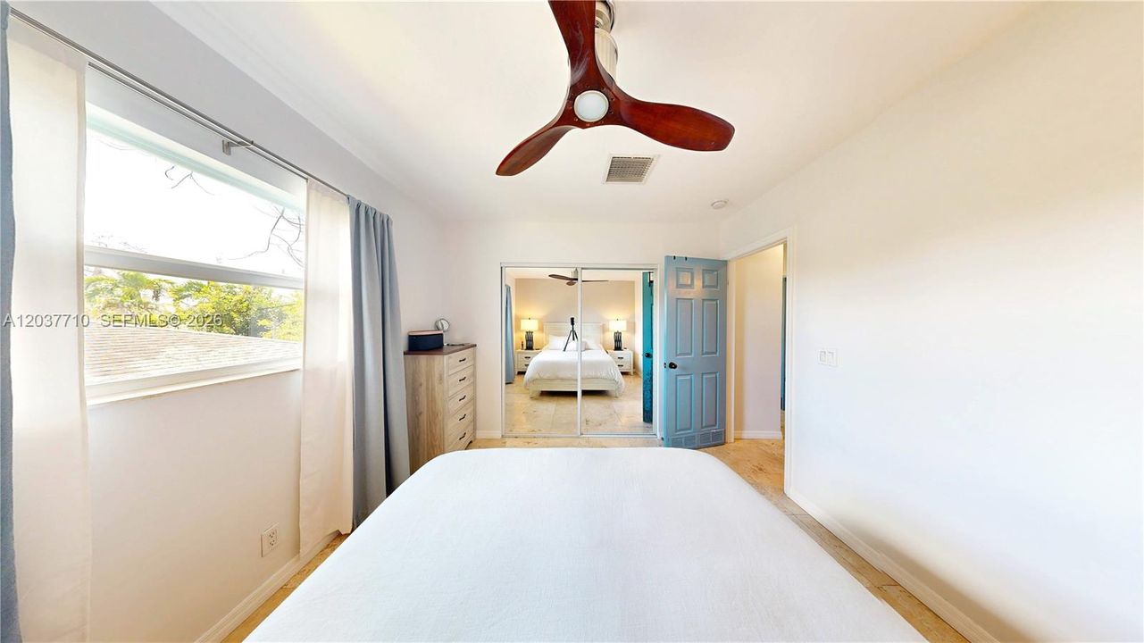 В аренду: $2,250 (2 спален, 1 ванн, 800 Квадратных фут)