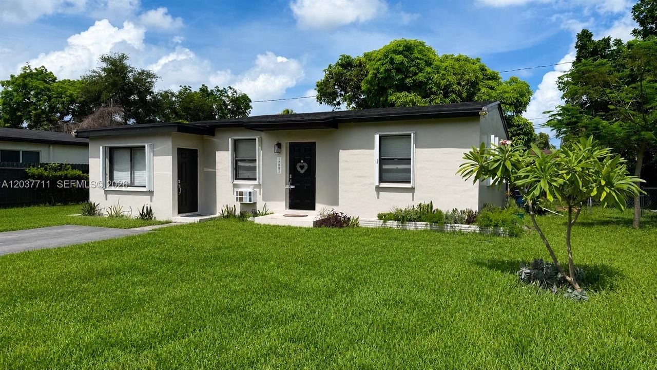 For Sale: $475,000 (3 beds, 2 baths, 1188 Square Feet)