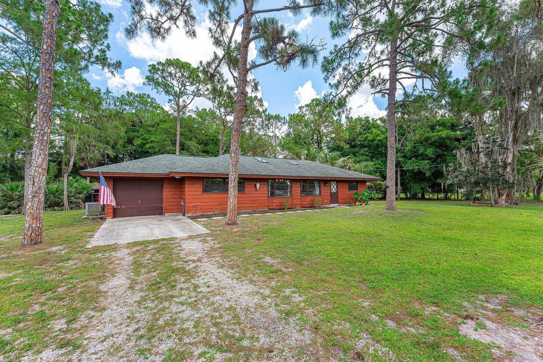 002-16355LancashireDriveEast-TheAcreage-