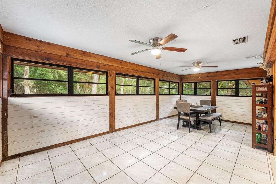 017-16355LancashireDriveEast-TheAcreage-
