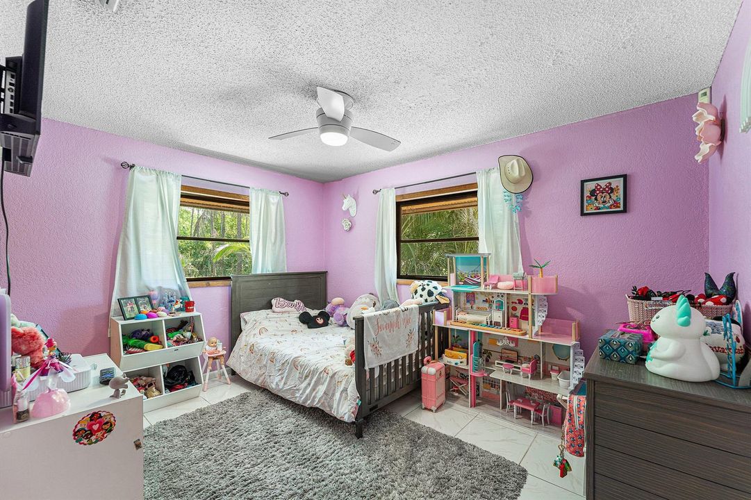020-16355LancashireDriveEast-TheAcreage-